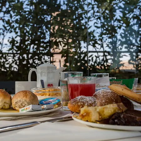 Domus Sessoriana Couette-café 3*