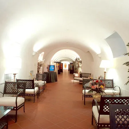 Domus Sessoriana Couette-café 3*