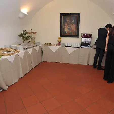 Domus Sessoriana Couette-café 3*