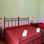Domus Sessoriana לינה וארוחת בוקר רומא