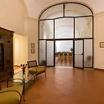 לינה וארוחת בוקר Domus Sessoriana 3*