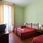 לינה וארוחת בוקר Domus Sessoriana 3*